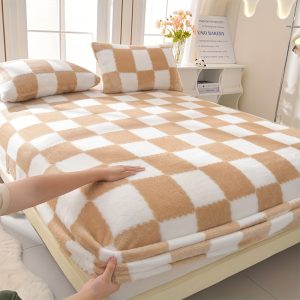 Milky Velvet Flannel Checkered Fitted Sheet Bed Sheet Thickened Warm Mattress Protector Cover for Bedroom Use, Fluffy Comfortable Thick Warm Soft Microfiber, No Pillowcase Included